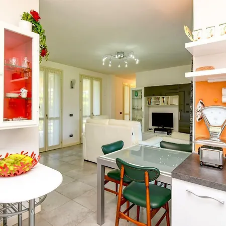 شقة Desenzanoloft Official Partner Marriott Homes & - Bea House, With Private Garden And Share Pool سيرمِيوني