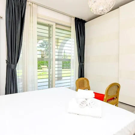 アパート Desenzanoloft Official Partner Marriott Homes & - Bea House, With Private Garden And Share Pool シルミオーネ