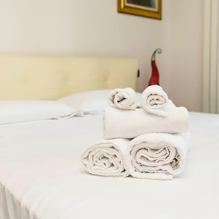 Lägenhet Desenzanoloft Official Partner Marriott Homes & - Bea House, With Private Garden And Share Pool Sirmione
